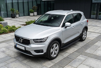 Volvo XC40 2018- Estribos Laterales Tayga Black (2 uds., Aluminio) foto 1