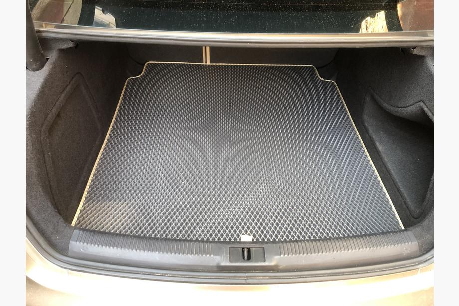 Audi A4 B8 2007-2015 Alfombrilla de maletero Sedan (EVA, Negro) Image