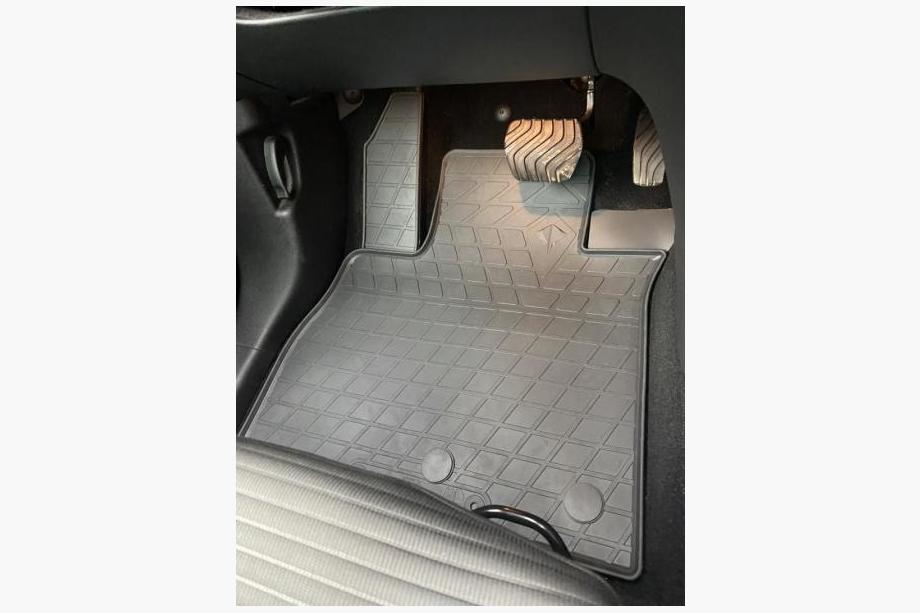 Renault Scenic/Grand 2016–2025 Alfombrillas de goma Stingray (4 uds) Image