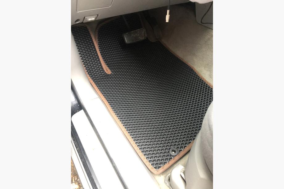 Kia Sorento I BL 2002-2009 Alfombrillas EVA (negras) Image