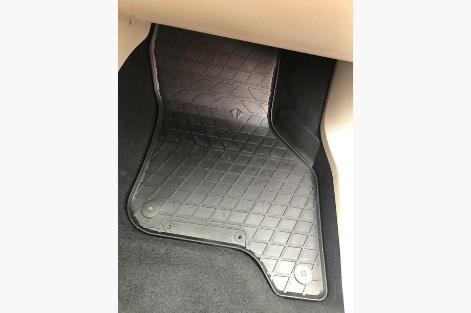 Volkswagen Golf 7/E-Golf 2012-2020 Alfombrillas de goma para E-Golf (4 uds, Stingray Premium) Foto 2