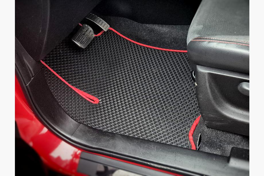 Suzuki Vitara 2015- Alfombrillas EVA V1 (negras) Image