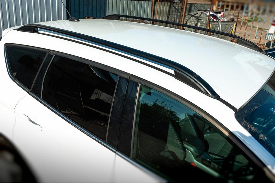 Ford Kuga/Escape 2013-2019 Barras de techo Skyport (negras) Image