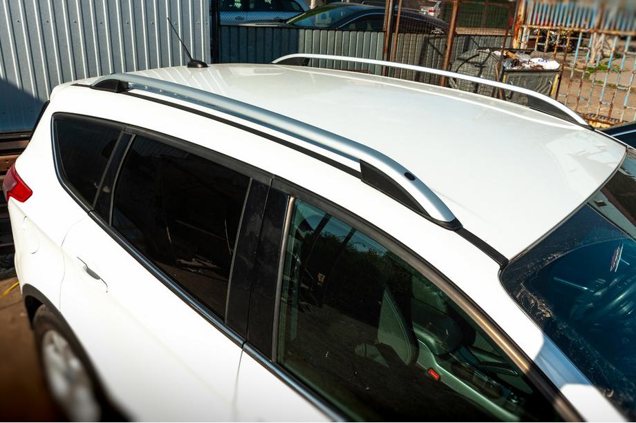 Ford Kuga/Escape 2013-2019 Barras de techo Skyport (plateadas) Image