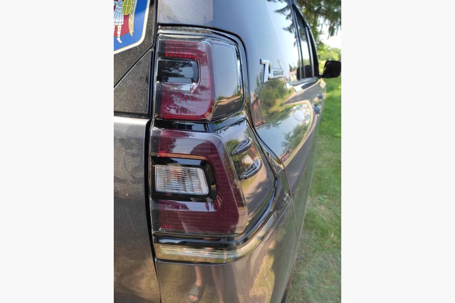 Toyota Land Cruiser Prado 150 2009-2023 Pilotos Traseros BlackEdition V2 (2017+, Juego de 2) Image