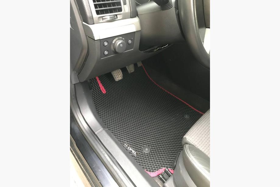 Opel Vectra C 2002-2008 Alfombrillas EVA (negras) Familiar Image