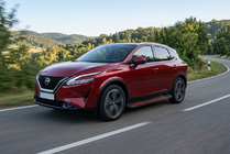 Nissan Qashqai 2021- Estribos Laterales Maya Red (2 uds., Aluminio) foto 1
