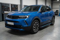 Opel Mokka 2021- Estribos Laterales Maya Blue (2 uds., Aluminio) foto 1