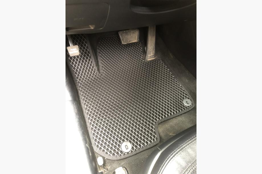 Kia Sportage 2010-2015 Alfombrillas EVA V1 (negras) Image