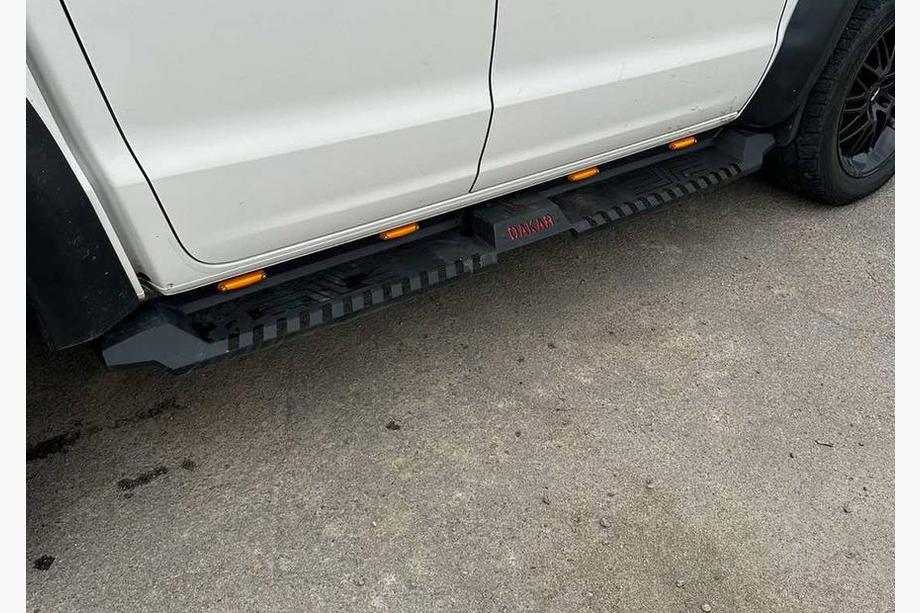 Volkswagen Amarok 2010-2022 Estribos laterales Dakar V2 con LED (2 uds, metal) Foto 12