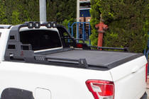 Isuzu D-Max 2019- Barra antivuelco Dakar con LED (para cubre enrollable) foto 2