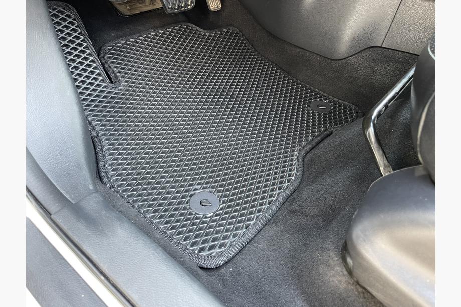Nissan Leaf 2010-2017 Alfombrillas EVA (negras) Image