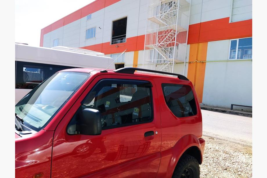 Suzuki Jimny 1998-2018 Barras de techo Skyport (negras) Foto 4