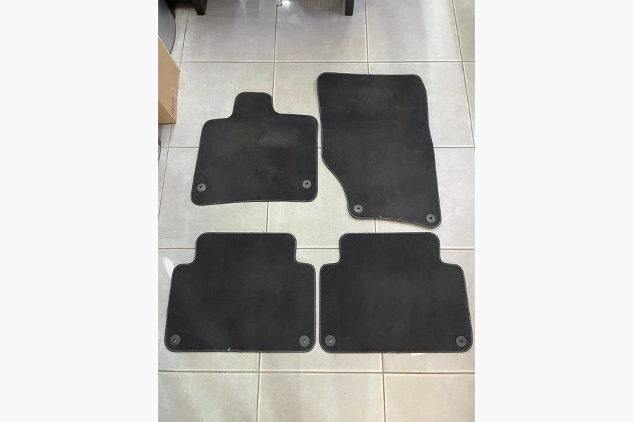 Audi Q7 2005-2015 Alfombrillas de tela (Original) Usadas Image