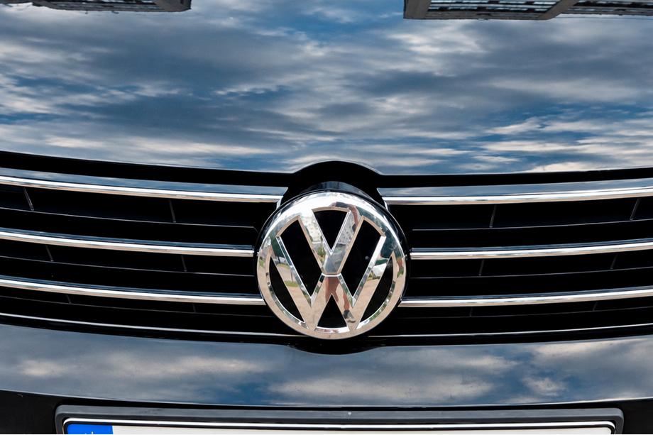 Volkswagen Golf 7/E-Golf 2012-2020 Emblema delantero 2017-2020 3G0853601B Image