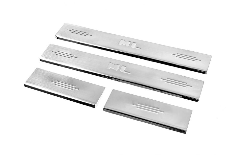 Mercedes ML W164 2005-2011 Protector de umbral de puerta de acero inoxidable Carmos V2 (4 uds) Image