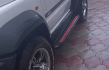 Suzuki Jimny 2018- Estribos Laterales Maya Red (2 uds., Aluminio) foto 3