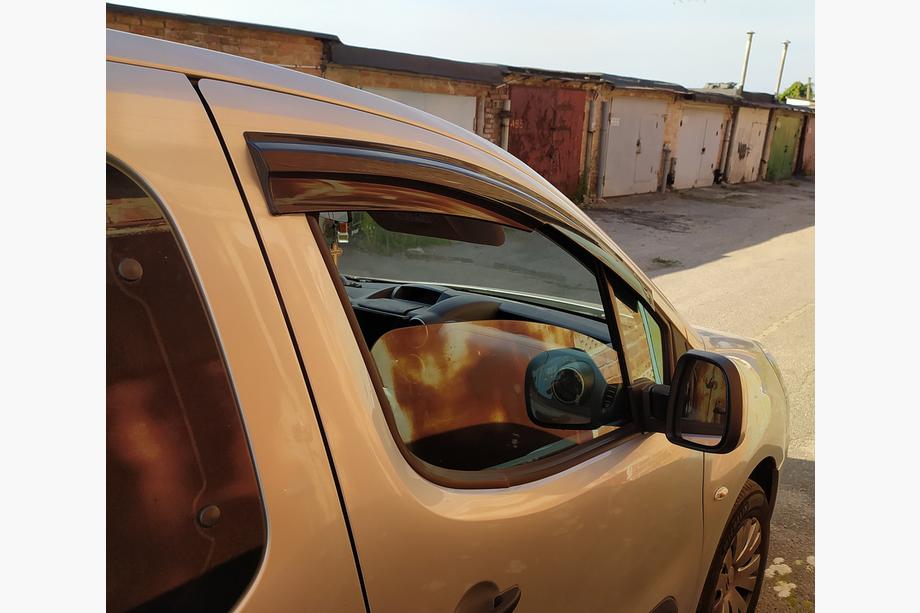 Peugeot Partner Tepee 2008-2018 Deflectores de Ventana (2 uds., Sunplex Sport) Image