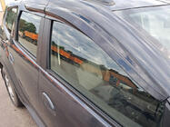 Dacia Duster 2008-2018 Deflectores de Ventana (4 uds., Sunplex Sport) foto 4