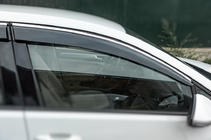 Volkswagen Golf 7/E-Golf 2012-2020 Deflectores de Ventana con Moldura Cromada HB (4 uds., Sunplex Chrome) foto 4