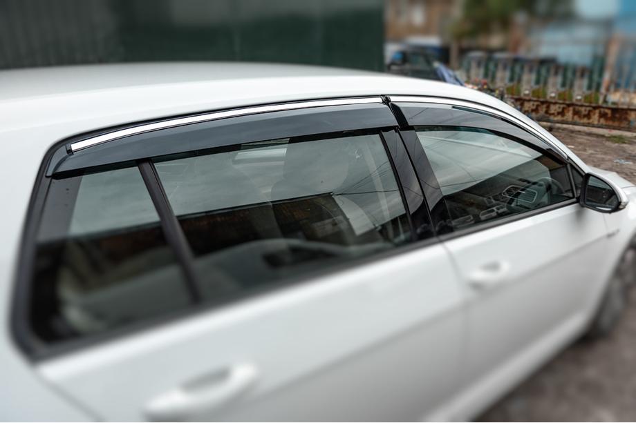 Volkswagen Golf 7/E-Golf 2012-2020 Deflectores de Ventana con Moldura Cromada HB (4 uds., Sunplex Chrome) Image