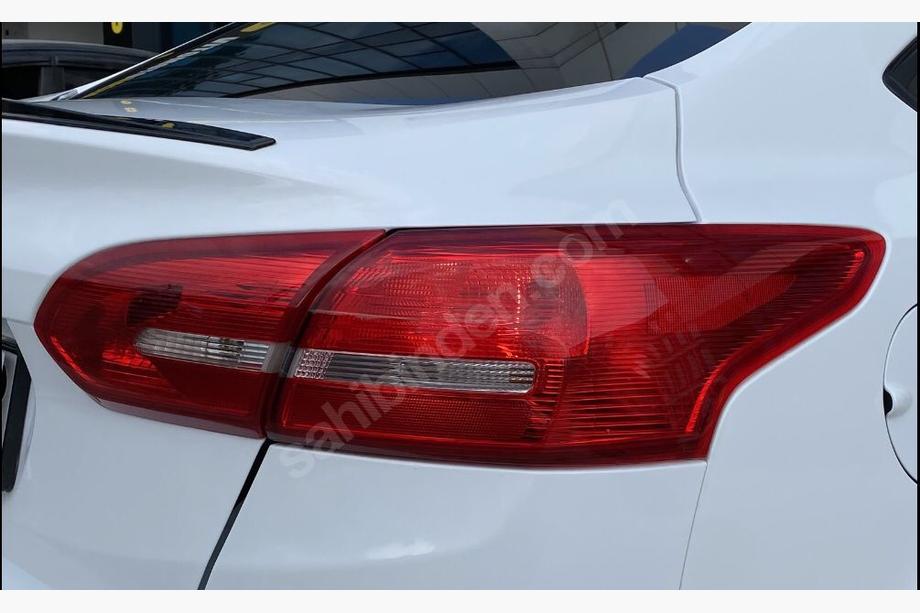 Ford Focus III 2011-2017 Alerón Sedan LIP (Sunplex, negro) (107,2cm x 5,5cm) Foto 3