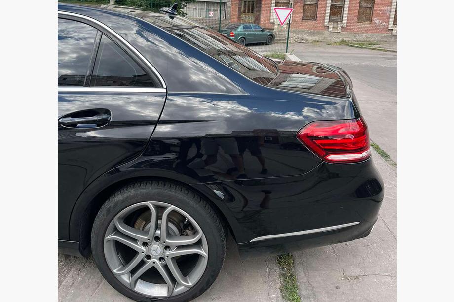 Mercedes E-class W212 2009-2016 Spoiler Lip (Sunplex, Negro) (130,5cm x 5,8cm) Foto 5