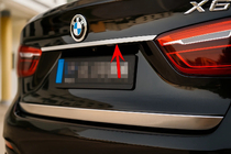 BMW X6 F16 2014-2019 Moldura cromada sobre la matrícula foto 1