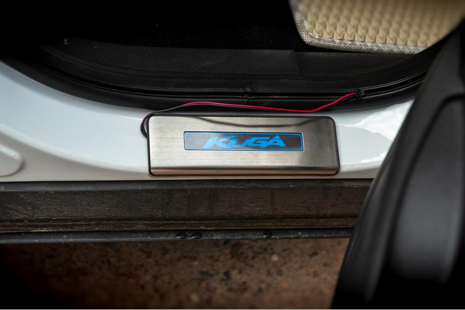 Ford Kuga/Escape 2013-2019 Placas de umbral Libao LED (4 uds, acero inoxidable) Foto 4