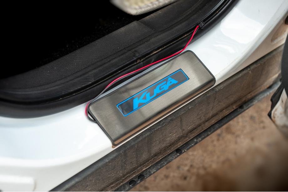 Ford Kuga/Escape 2013-2019 Placas de umbral Libao LED (4 uds, acero inoxidable) Foto 3