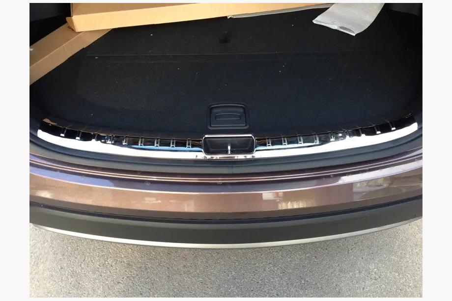 Hyundai Santa Fe 3 2012-2018 Protector de umbral trasero cromado Foto 2