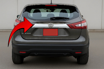 Nissan Qashqai 2014-2021 Moldura de maletero sobre la matrícula Libao (plástico) foto 1