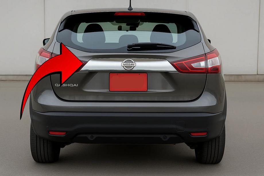 Nissan Qashqai 2014-2021 Moldura de maletero sobre la matrícula Libao (plástico) Image