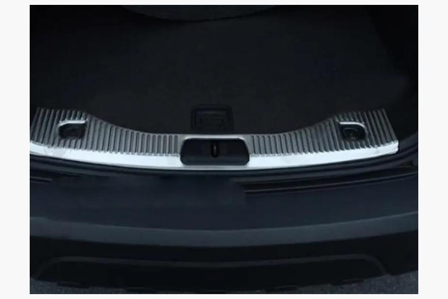 Chevrolet Trax 2012-2023 Protector de umbral de maletero Libao (acero inoxidable) Image