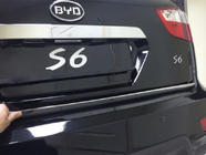 BYD S6 2010-2016 Moldura maletero Libao acero inoxidable foto 3
