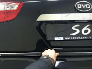 BYD S6 2010-2016 Moldura maletero Libao acero inoxidable foto 2