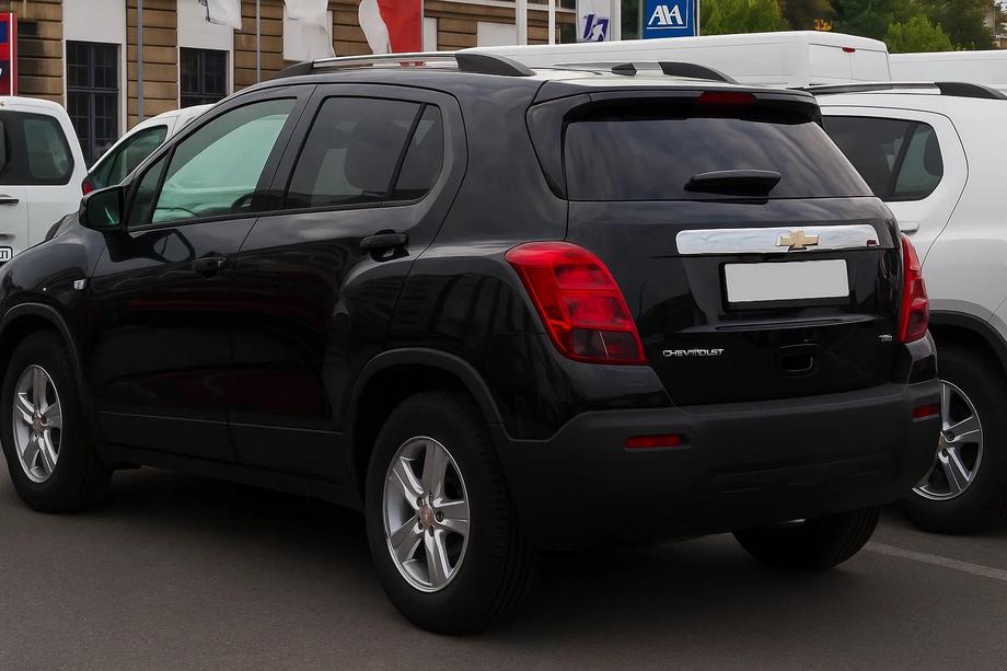 Chevrolet Trax 2012-2023 Moldura cromada sobre la matrícula Libao (ABS) Image