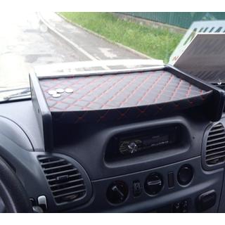 Estante de salpicadero (2000-2006, Negro con costura roja) Mercedes Sprinter W901/902/903/904/905 1995–2006 foto 1