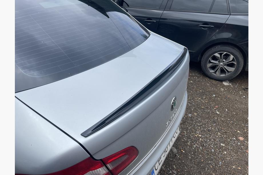 Skoda Superb 2009-2015 Alerón LIP (Sunplex, negro) (115,8cm x 6,3cm) Foto 4