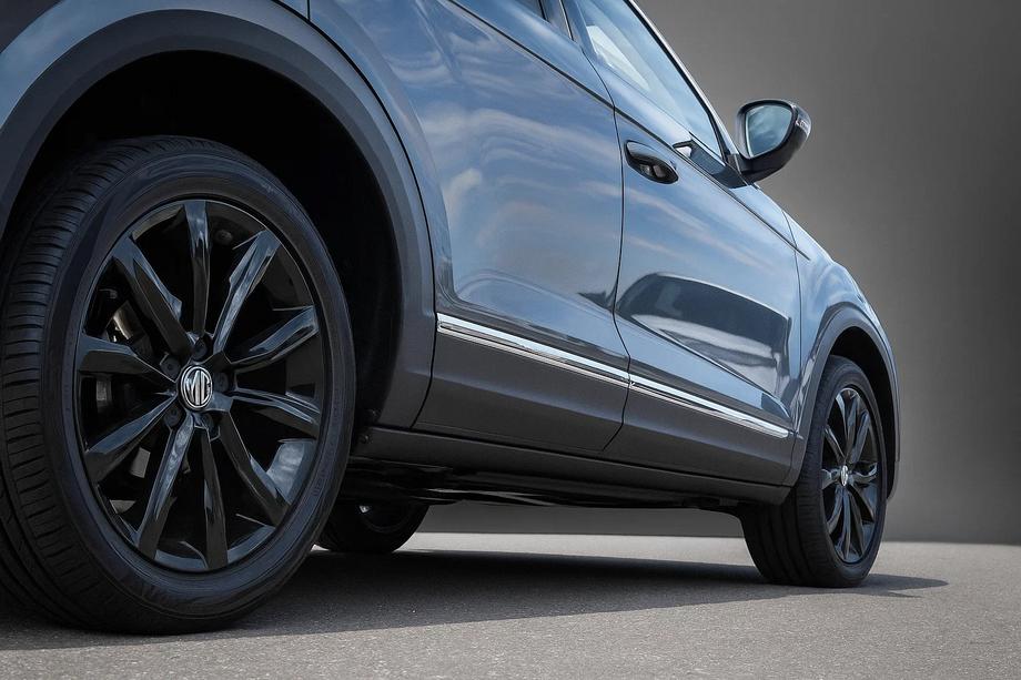Volkswagen Tiguan 2016-2023 Molduras de puerta Carmos para AllSpace (4 uds, acero inoxidable) Image