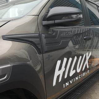 Molduras superiores de puerta (4 uds, ABS) Toyota Hilux 2015- foto 3