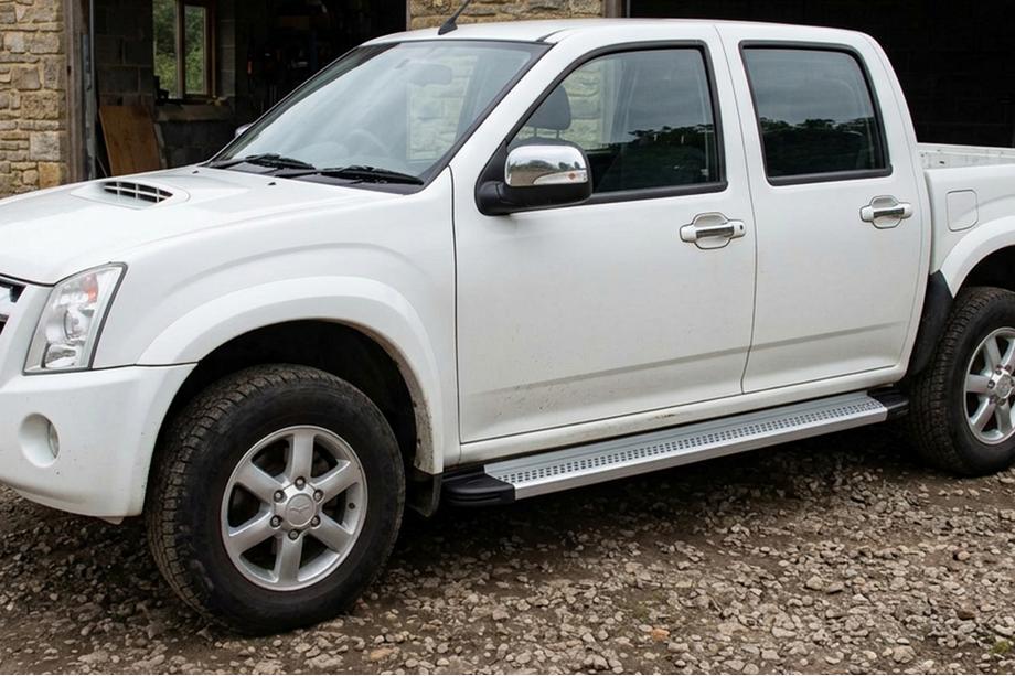 Isuzu D-Max 2002-2011 Estribos Laterales Maya V2 (2007-2012, 2 uds., Aluminio) Image