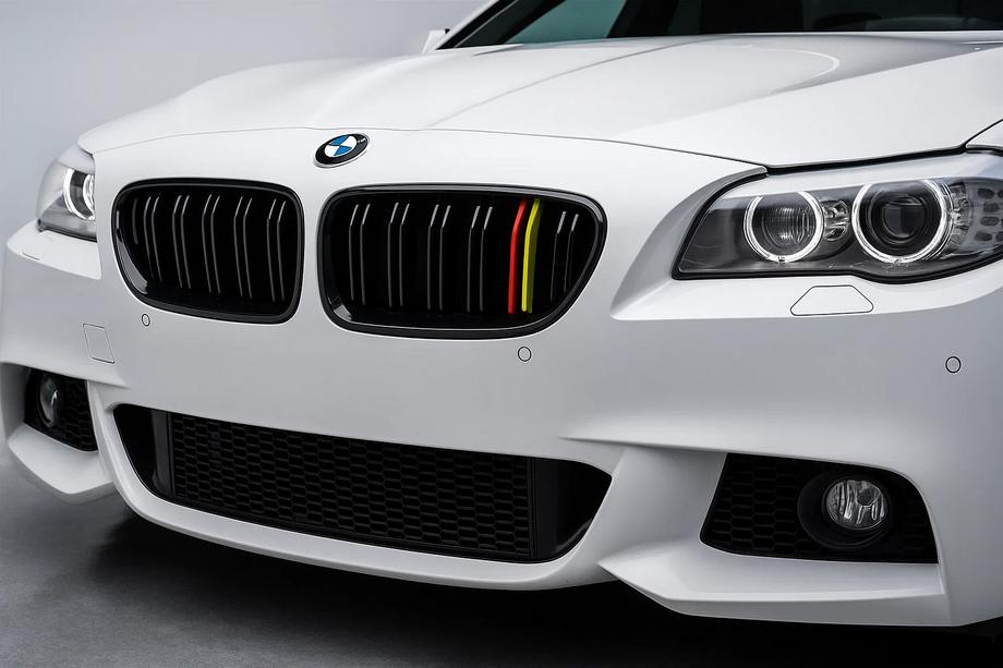 BMW 5 Series F10/F11 2010–2016 Riñoneras M-Look (German Color) Image