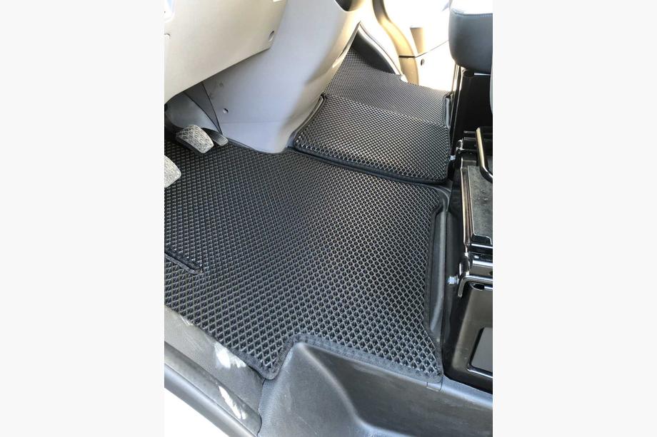 Hyundai H350 2014- Alfombrillas EVA (negras) Image