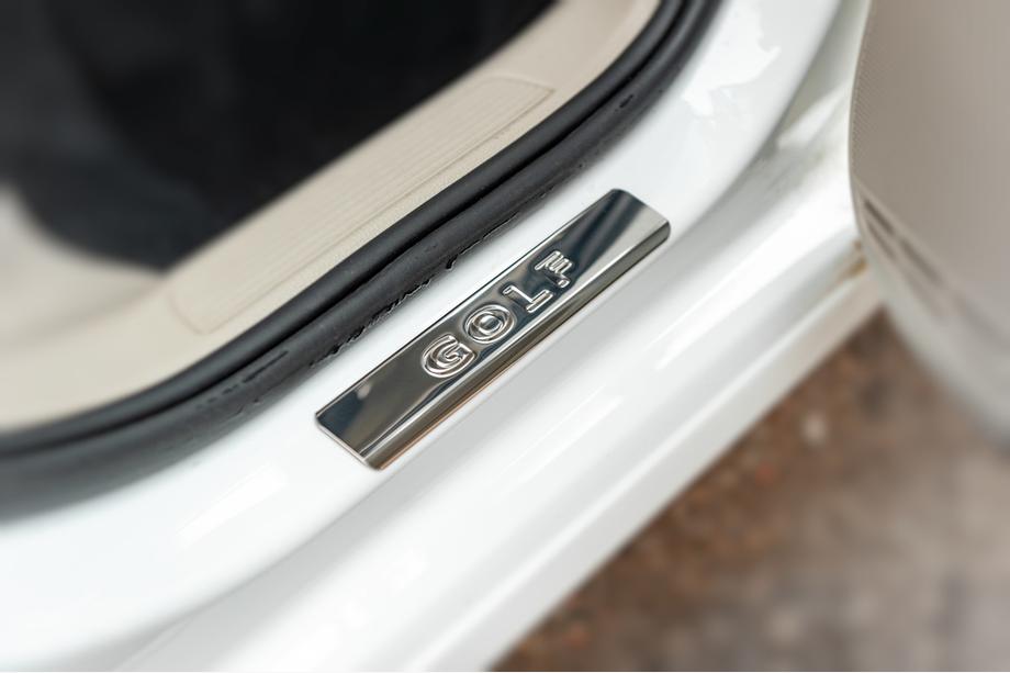 Volkswagen Golf 7/E-Golf 2012-2020 Embellecedores de estriberas OmsaLine V2 (4 uds, acero inoxidable) Foto 3