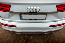 Audi Q7 2015–2026 Moldura cromada sobre la matrícula (acero inoxidable) foto 1