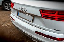 Audi Q7 2015–2026 Moldura cromada sobre la matrícula (acero inoxidable) foto 3