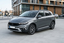 Fiat Tipo Cross 2021- Estribos Laterales Bosphorus Black (2 uds., Aluminio) foto 1