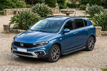 Fiat Tipo Cross 2021- Estribos Laterales Allmond Black (2 uds., Aluminio) foto 1