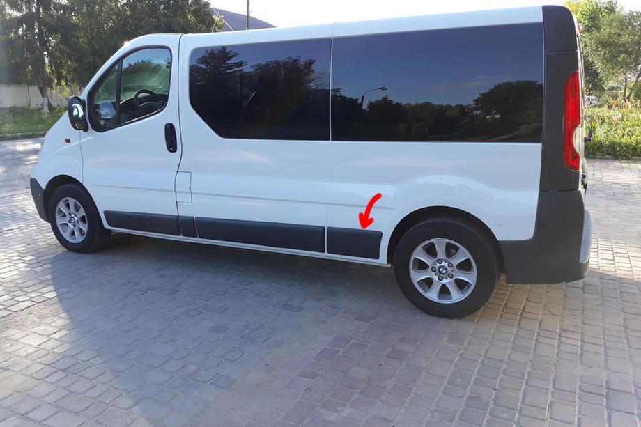 Renault Trafic 2001–2015 Moldura de puerta original usada (L4) Image
